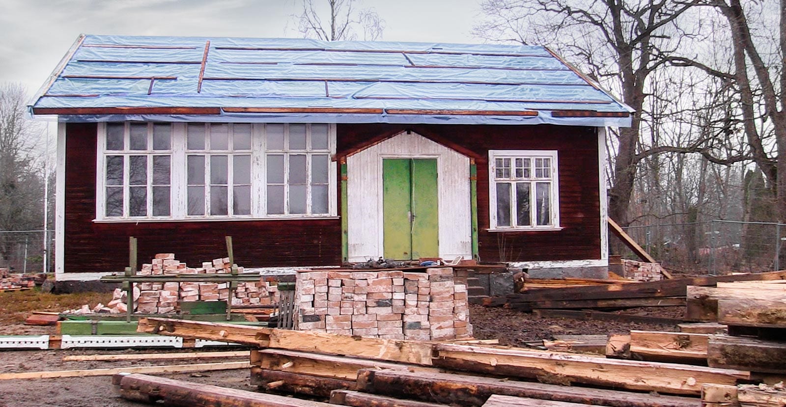 Djulö lilla skola och tvättstuga flyttas till Dufweholms Herrgård